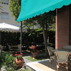 2* Hotel Vera